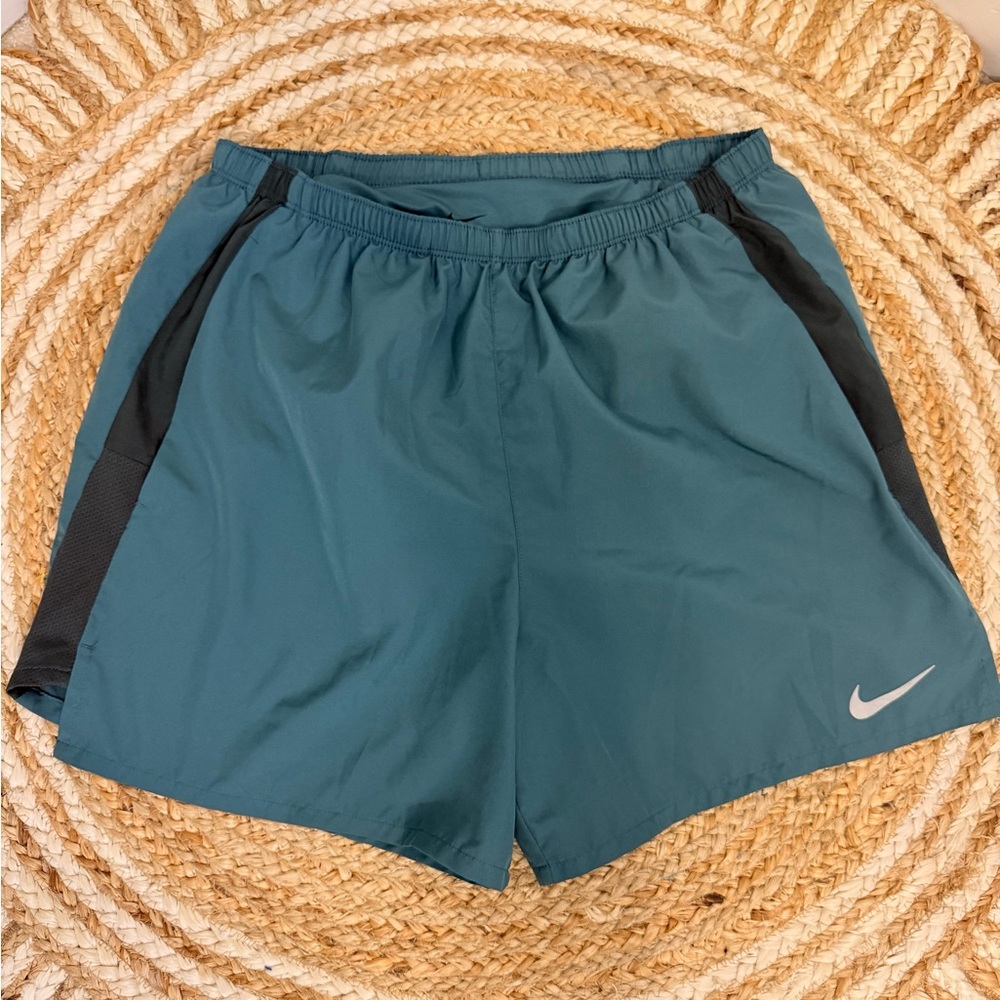 🌾‎ Nike Teal and Black Athletic Shorts